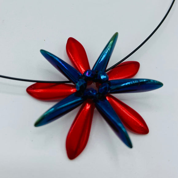 Elizabeth Necklace in Pearly Red and Shiny Blue