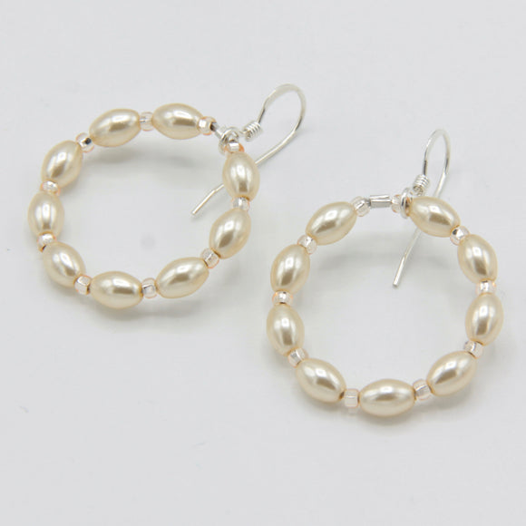 Hannah Earrings In White Pearls