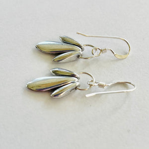 Janet Midi Earrings in Shiny Silver